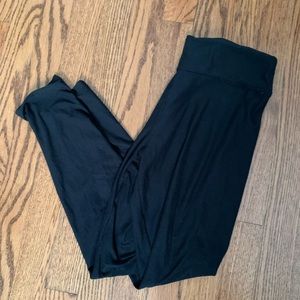 Lularoe solid black OS leggings. 🖤must bundle